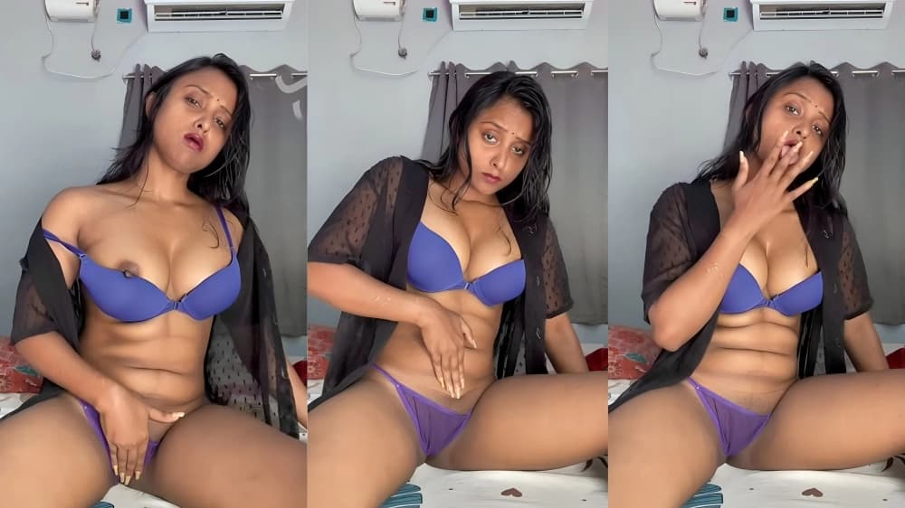 Insta model Payal Das rubs her nude pussy and has a nipple slip